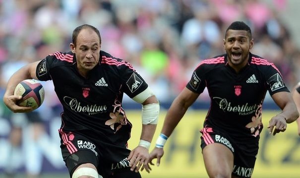 589339_le-capitaine-du-stade-francais-sergio-parisse-court-avec-le-ballon-en-main-lors-d-un-match-du-top-14-contre-le-racing-metro-le-20-avril-2013-au-stade-de-france