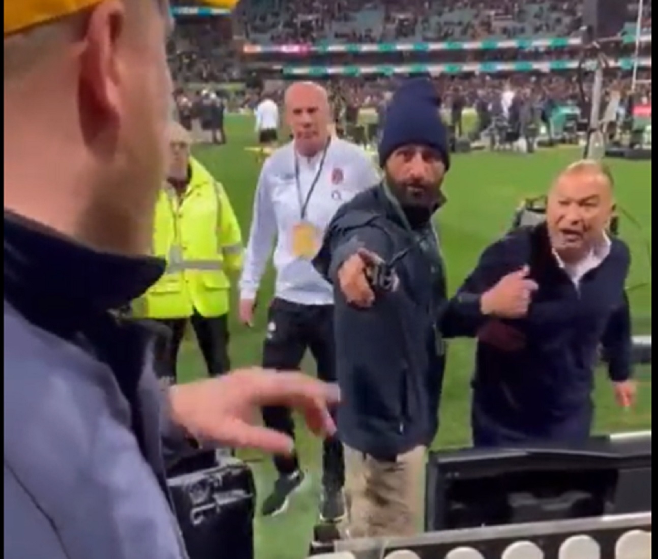 VIDEO: Australian fan calls Eddie Jones a ‘traitor’ and immediately chickens out